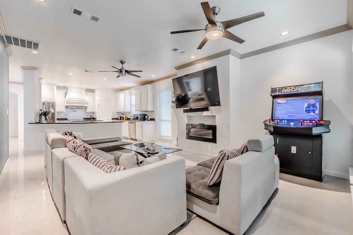 Gorgeous 4 Bedroom Near Uptown/Downtown/Deep Ellum gallery image 3