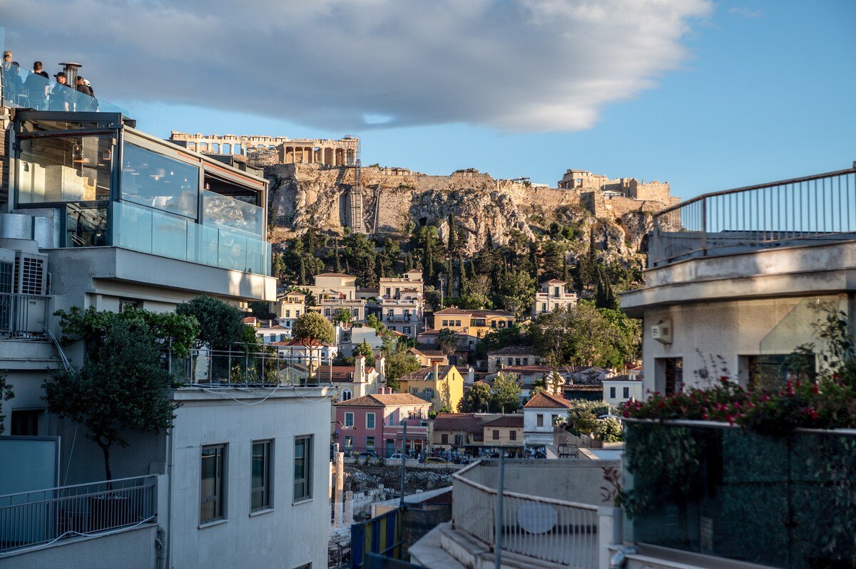 Apt in Monastiraki with balcony and Acropolis view gallery image 2