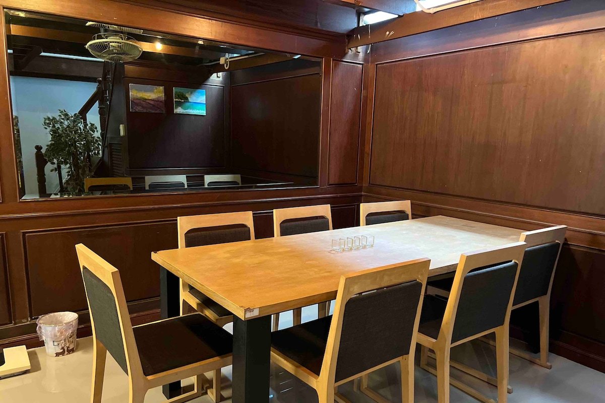 CITY Center 5 BR cozy home, the famous TALAT NOI gallery image 4