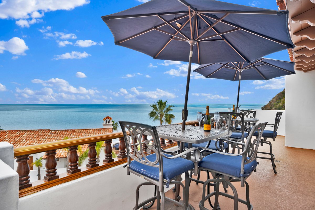 Gorgeous Oceanfront villa with panoramic views