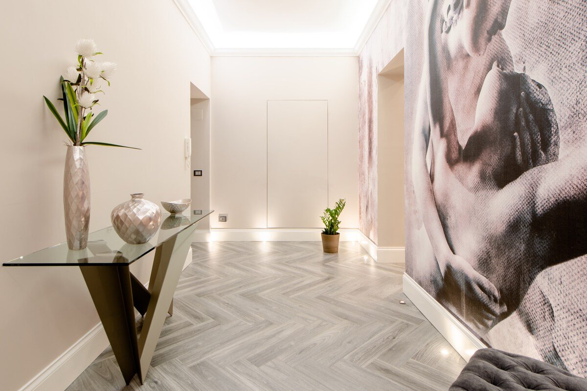 Luxurious Luma Suite Overlooking Via Veneto gallery image 4