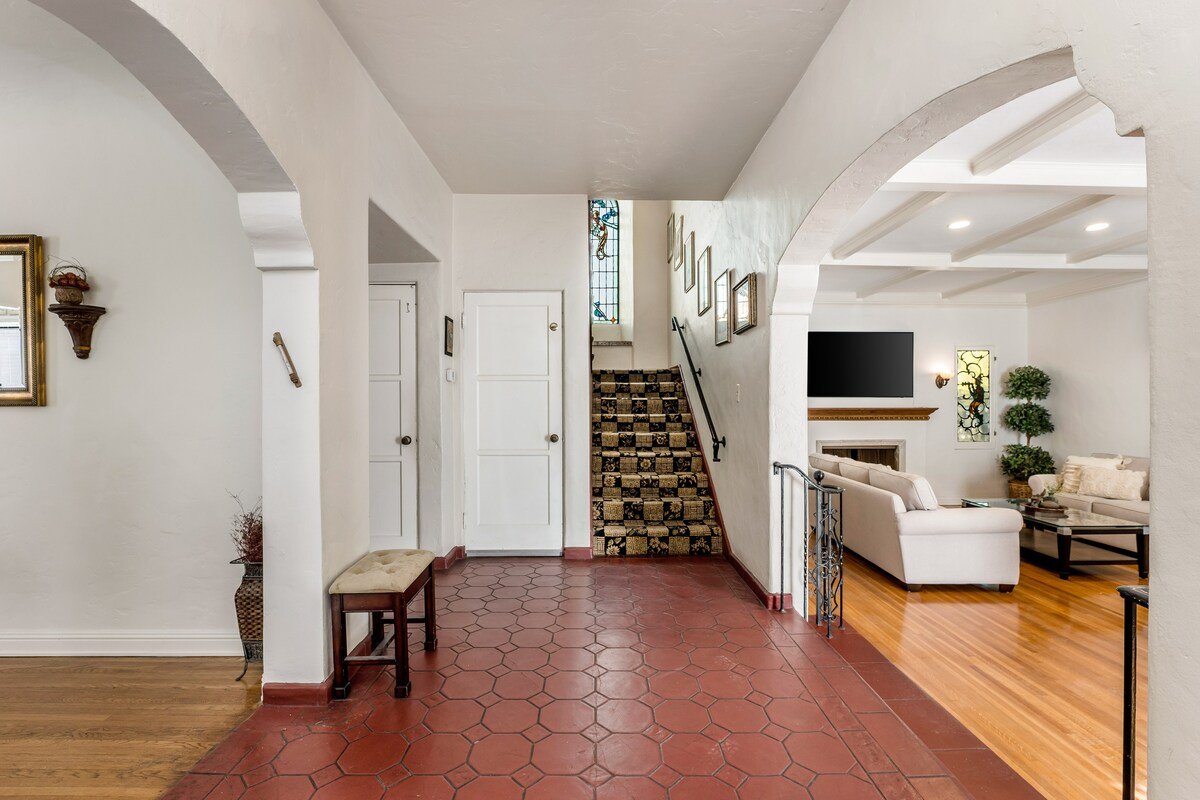 Spanish Gem in West Hollywood gallery image 4