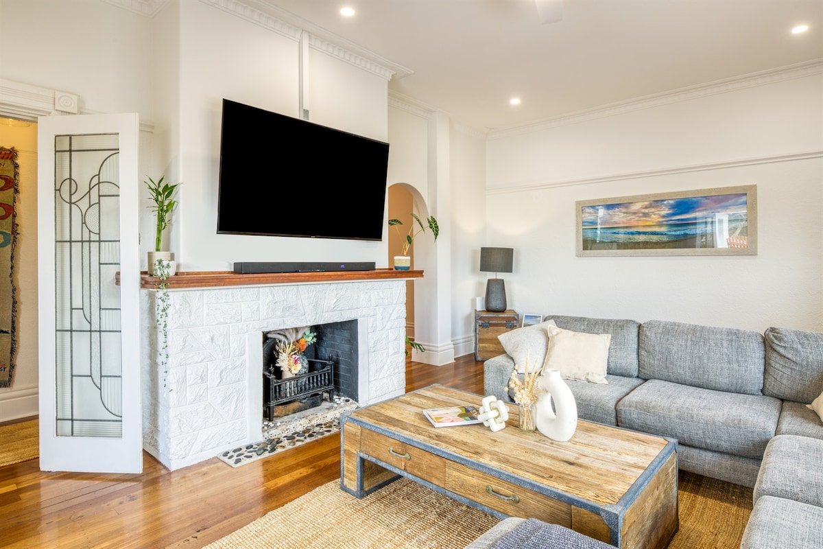 Character-Filled Home Near Scarborough Beach! gallery image 2