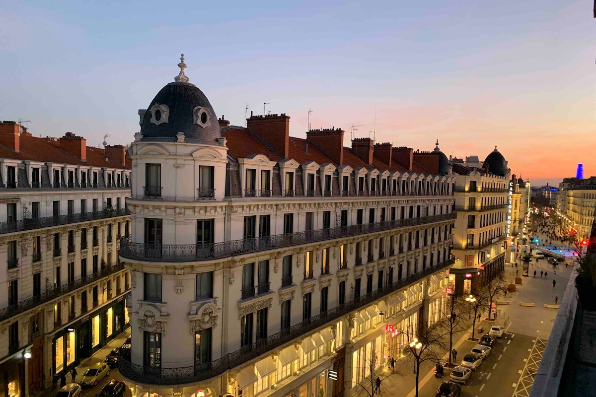 Appartement climatisé, Haussmanien dernier étage gallery image 2
