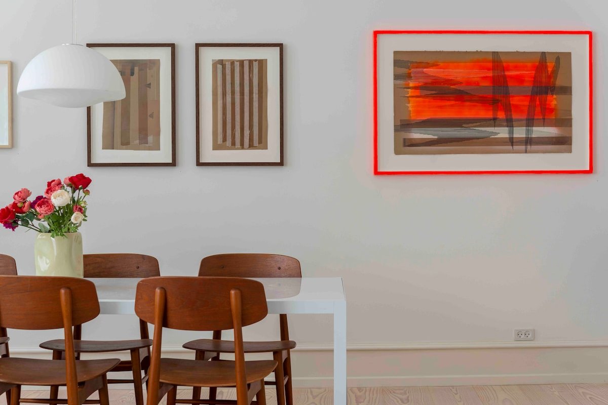 Top central / Private Luxury Suite / Art Gallery gallery image 4