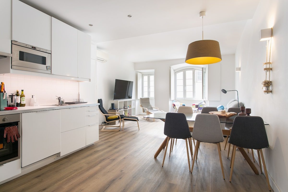 Cozy apartment in Amazing Location! gallery image 2