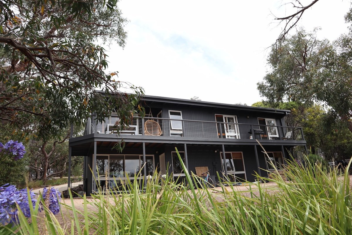 Beach house with bush views gallery image 2