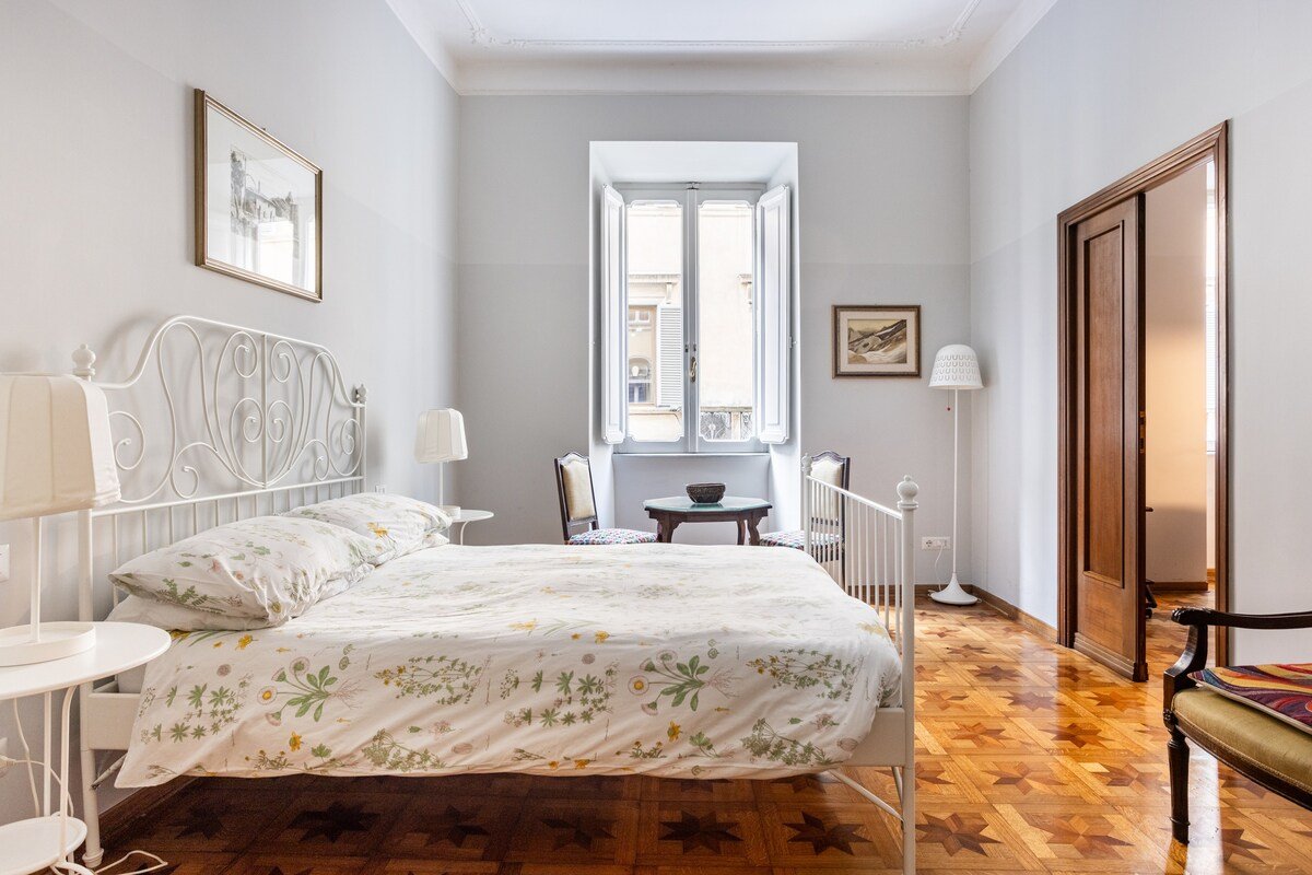 Charming 3 BR in Spanish Steps WiFi gallery image 5