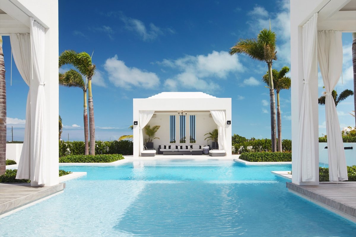 Triton Villa gallery image 3