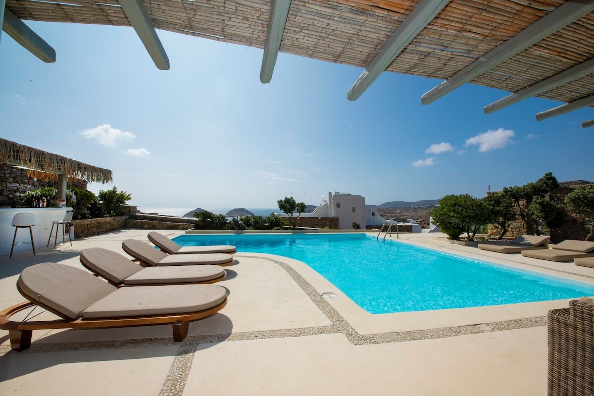 Luxury 4BR villa Divine/private pool, sea view gallery image 4