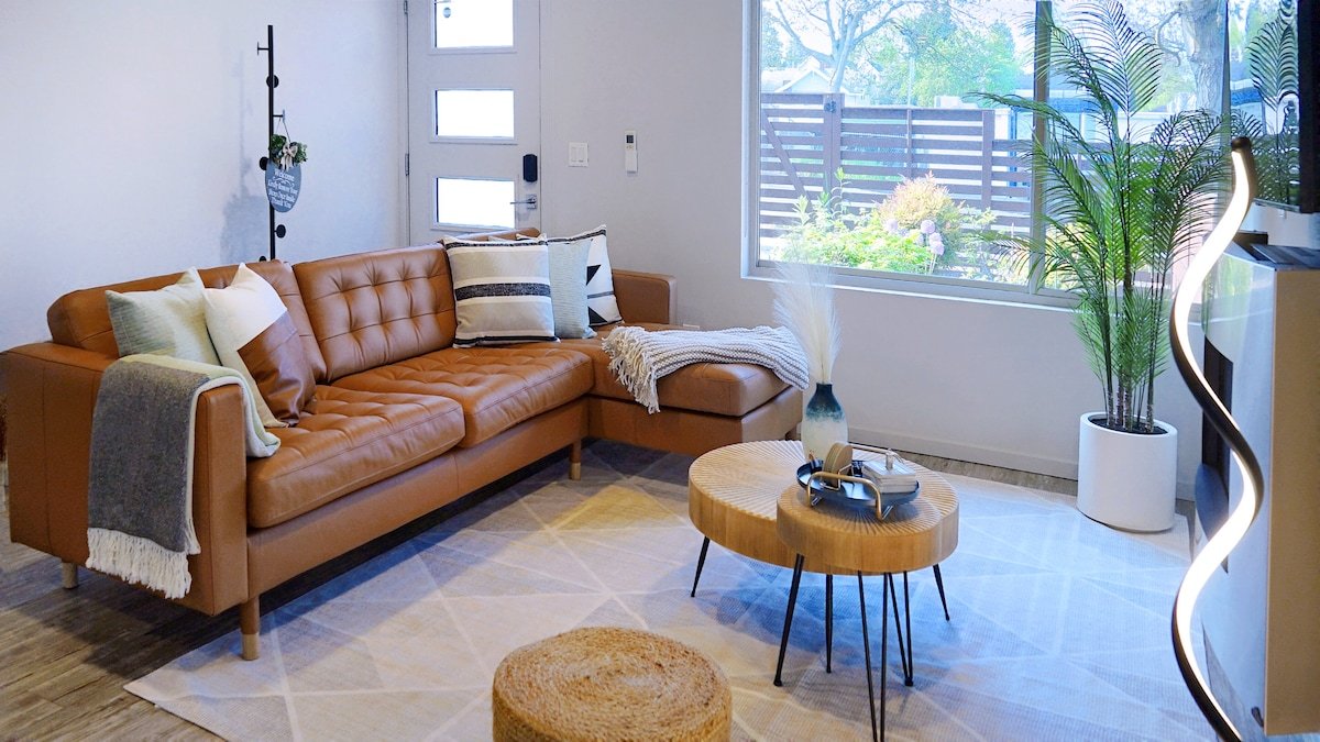 Near CapHill 4B3B w AC/Theater/Rooftop/King Suite gallery image 2