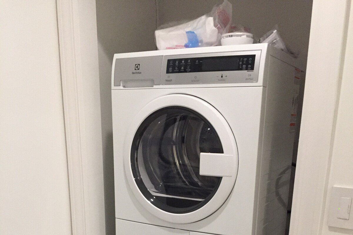 SEXY Grand Central Modern CHIC BRAND NEW PARK AVE gallery image 5