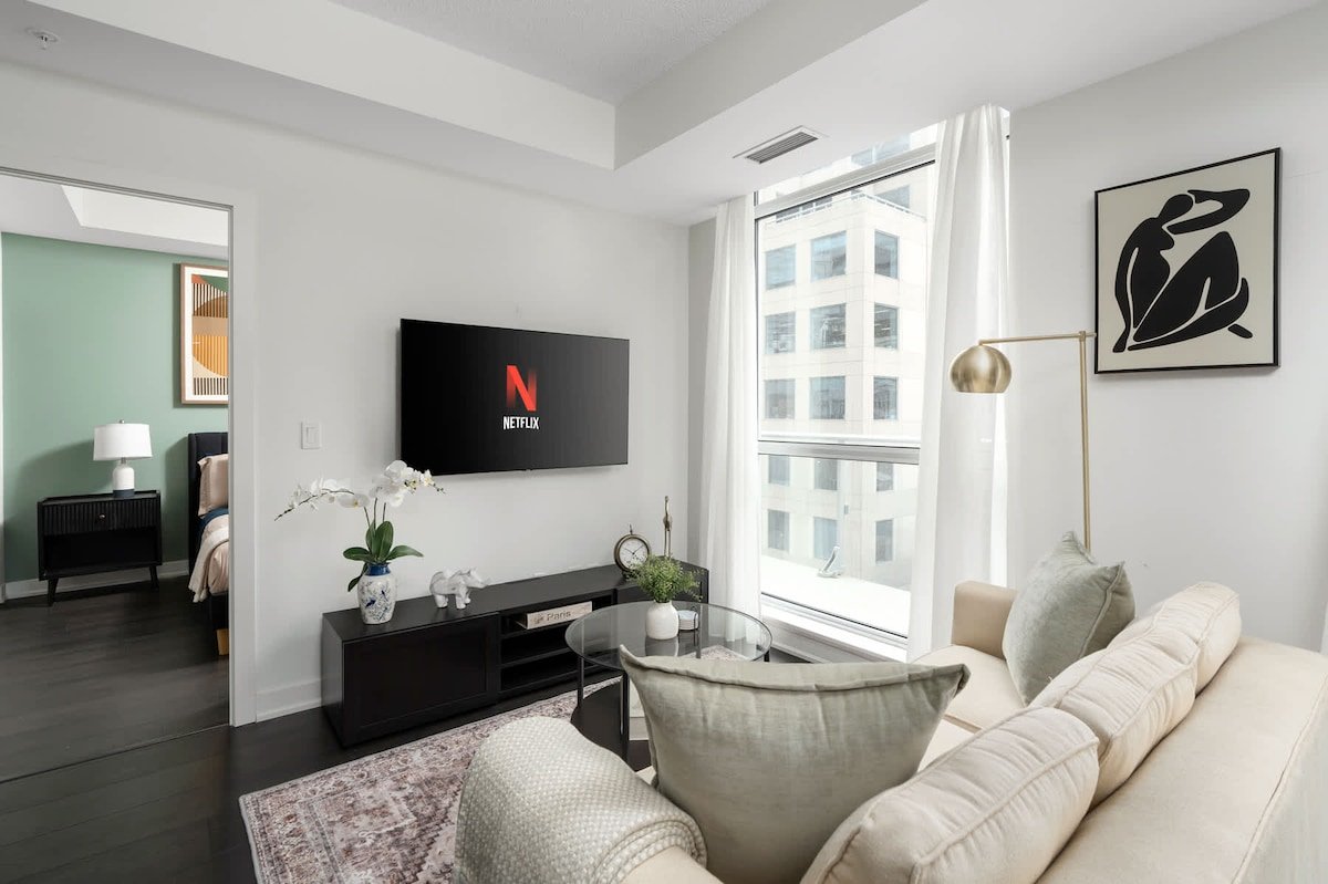 2BR 2BA Suite with Sofa Bed by Financial District gallery image 3