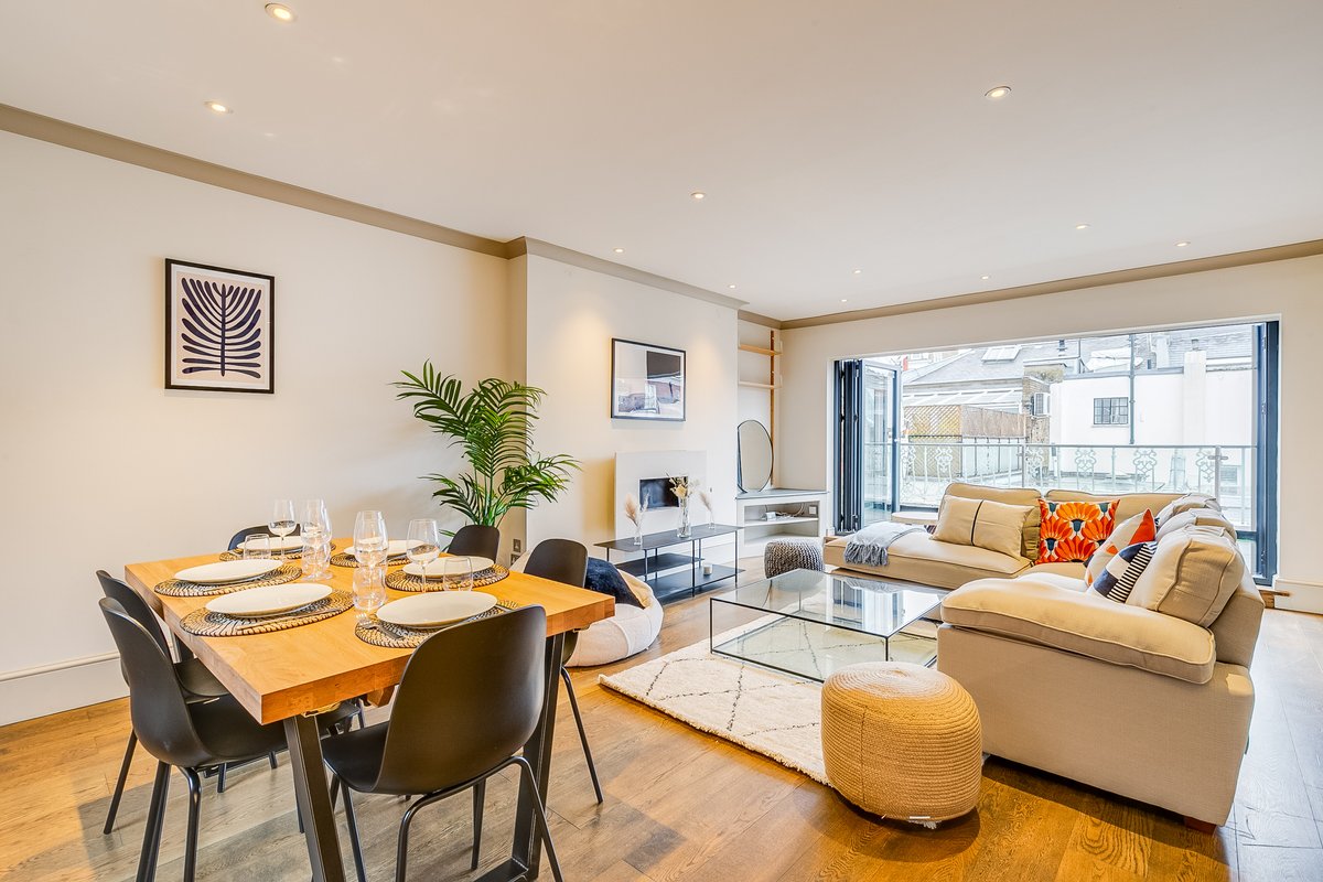 Charming Spacious 5 Bed Mews House – Kensington