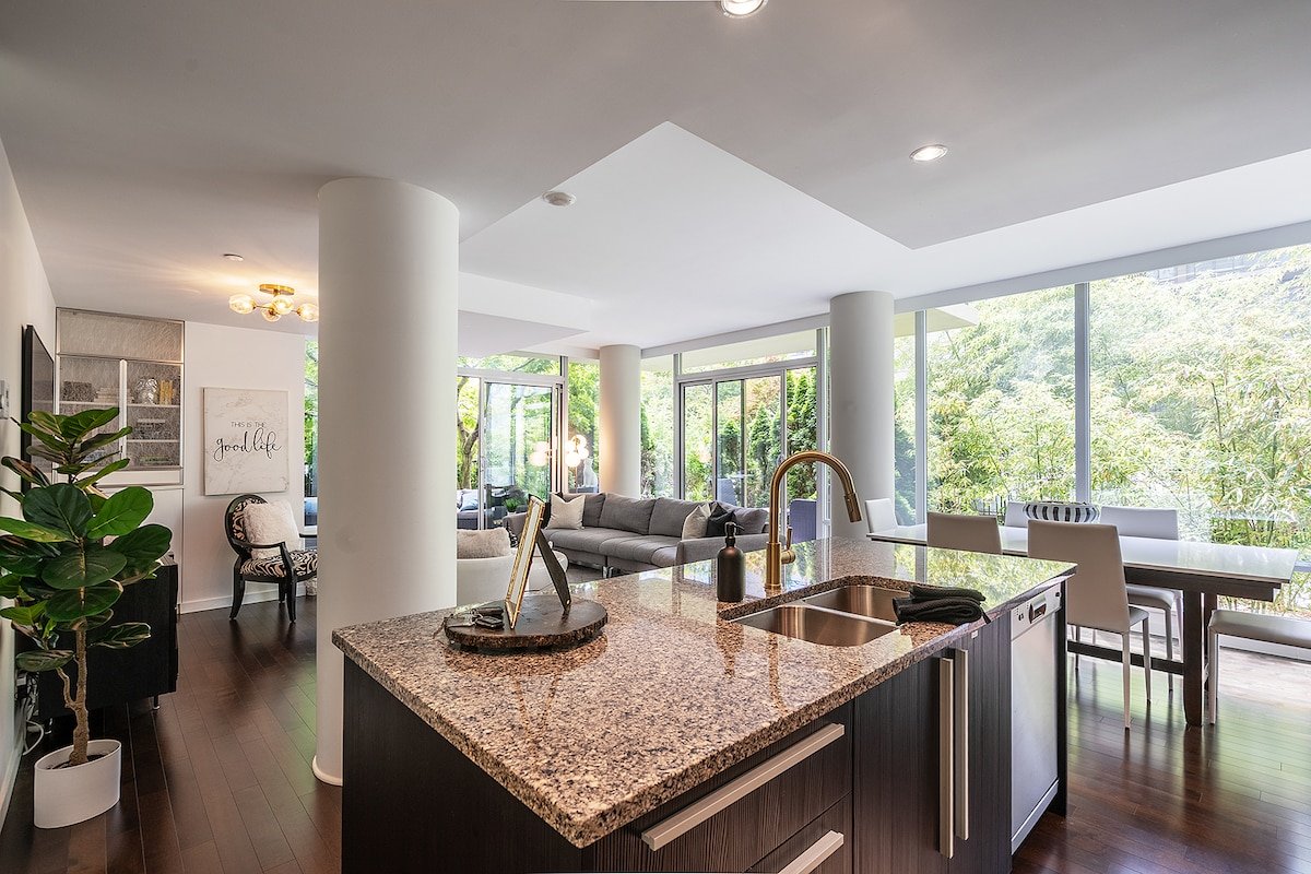 Waterfalls Hotel Huge patio/pool/AC Best location! gallery image 4