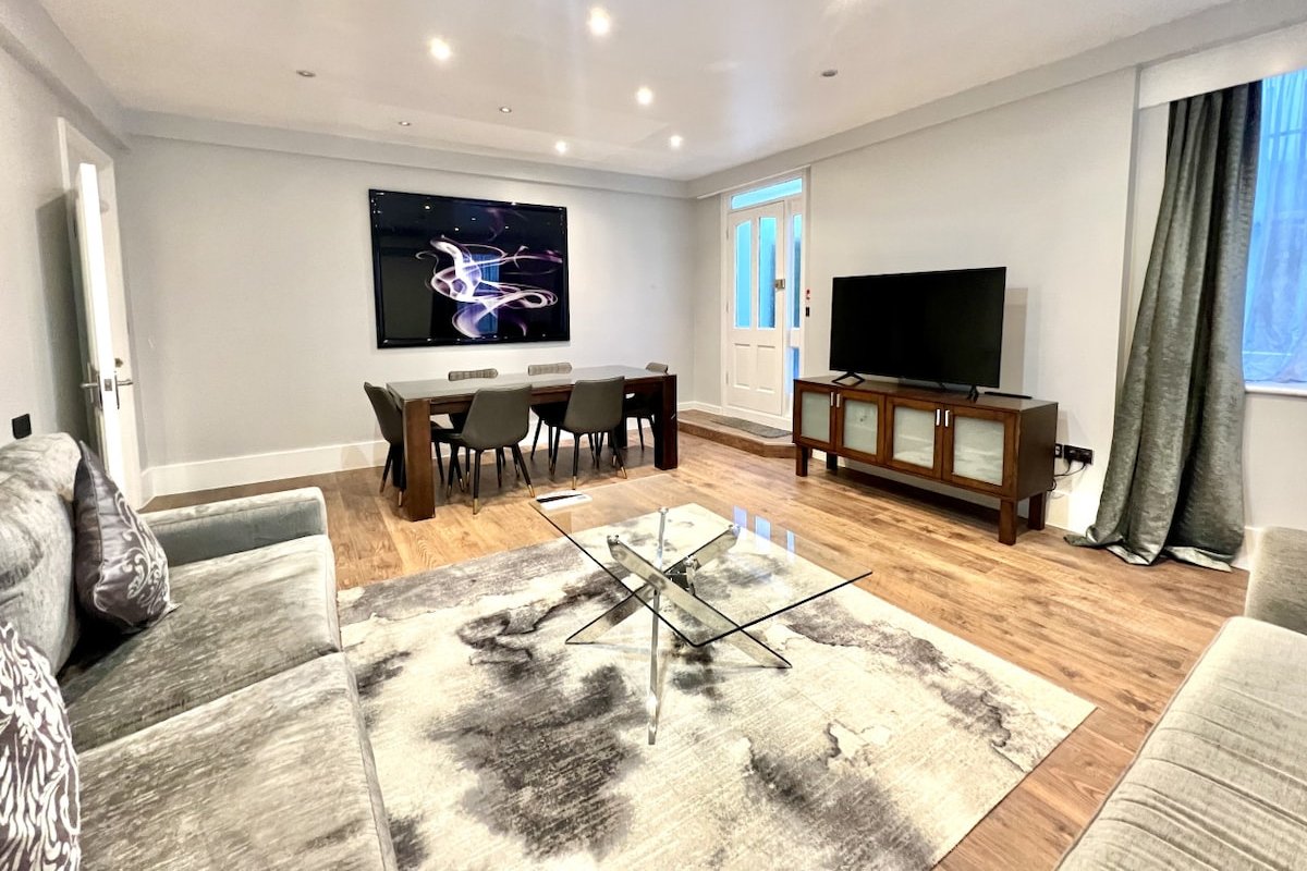 3 Bed/3 Bath Modern Flat, Patio, Sky TV, AC gallery image 2