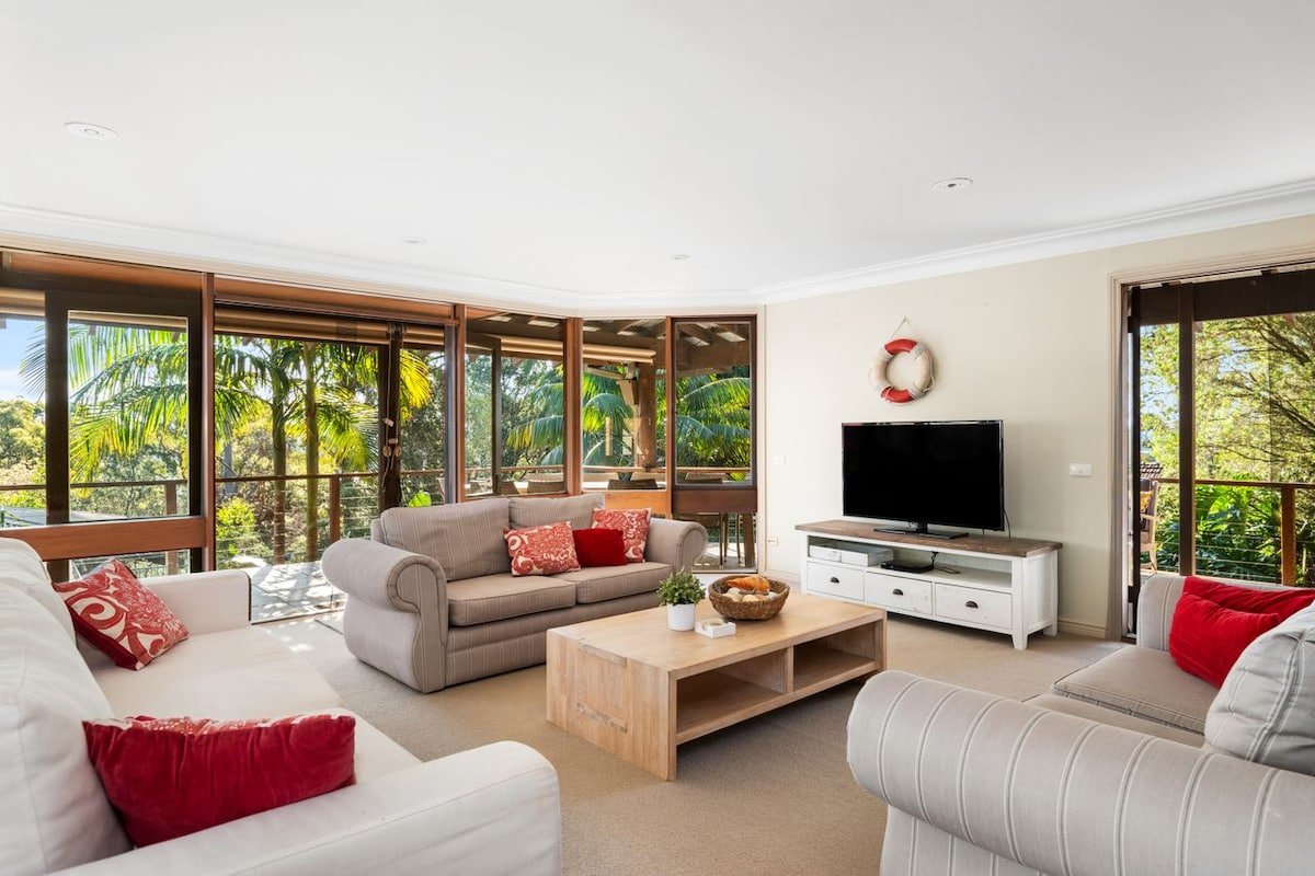 Ebor Sanctuary by Palm Beach Holiday Rentals gallery image 5