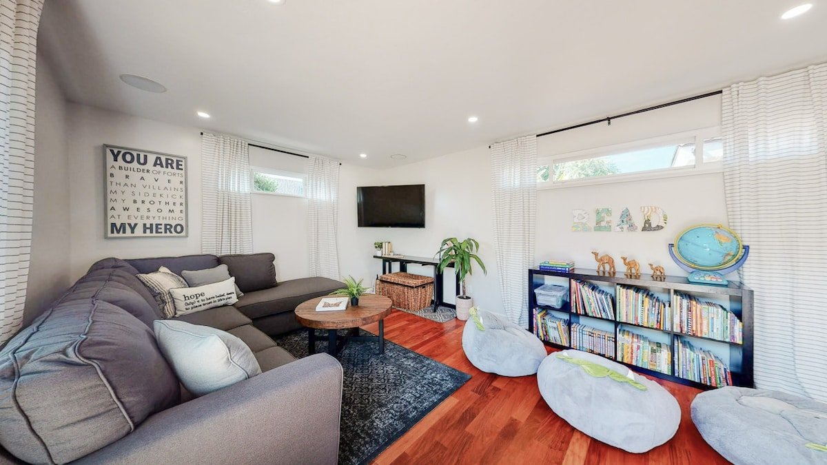 Family House with Toys and Playground for Kids! gallery image 5