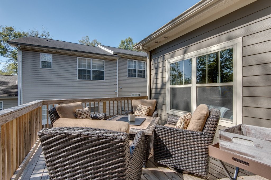 4 Br-hot tub/big deck – 3 miles to Broadway ! gallery image 5