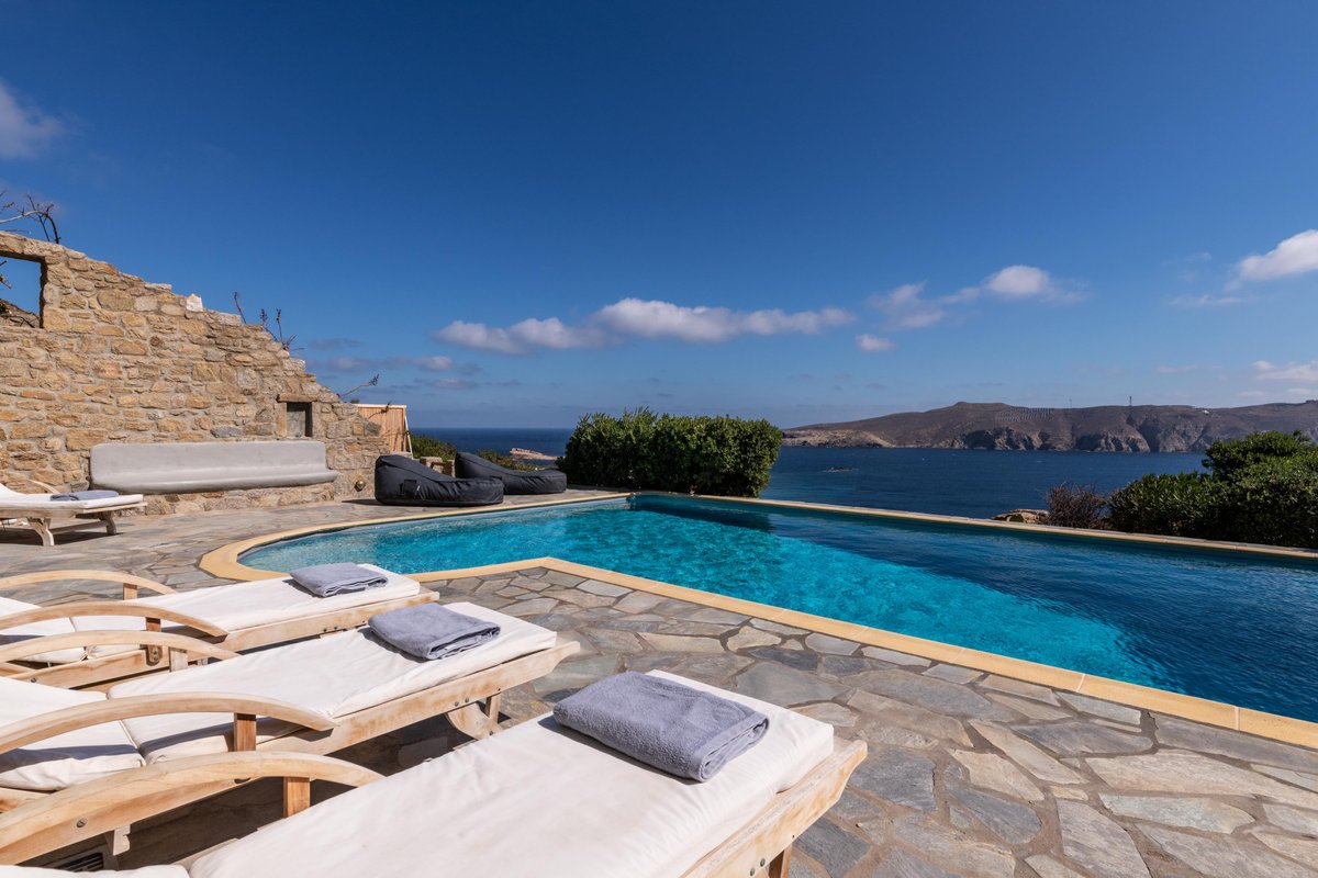 SUMMER MOOD VILLAS – 6 Bedrooms Villa(12+2 guests)