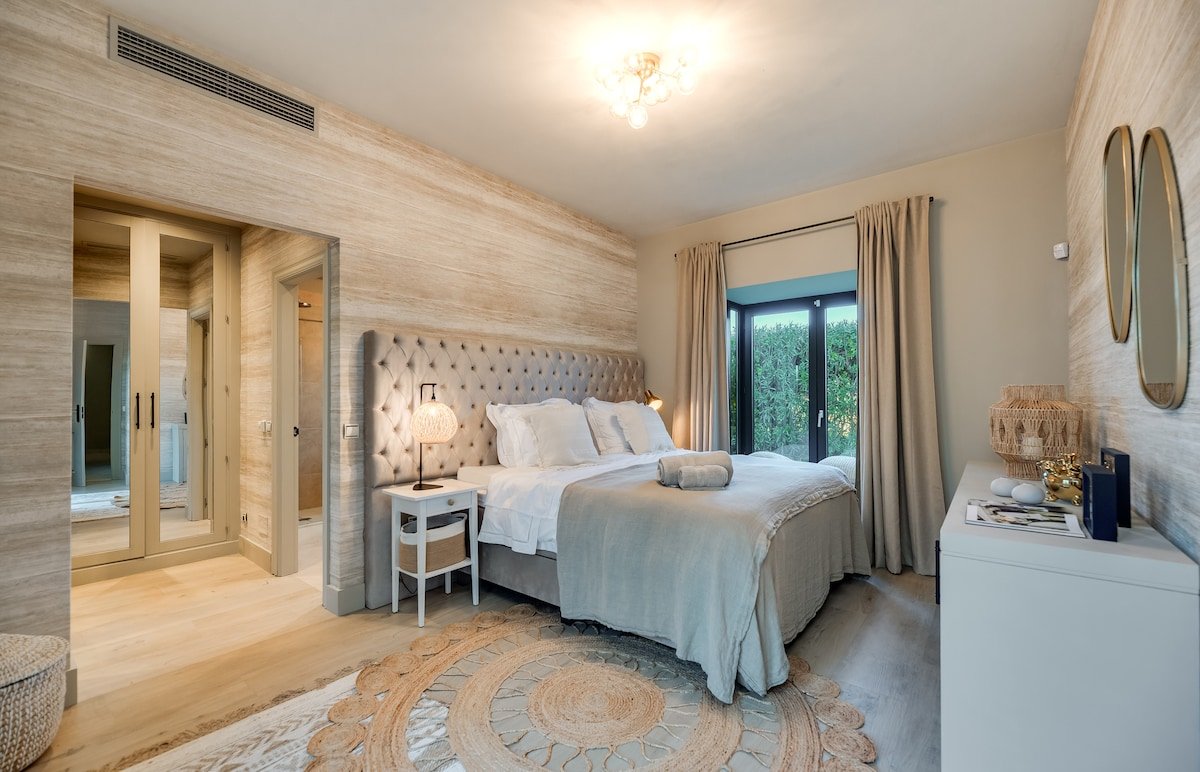 All About La Boheme gallery image 4