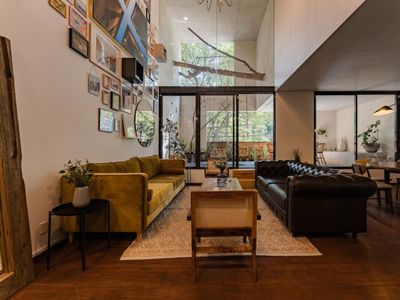 La Condesa Oasis: Big House, Beautiful Terrace