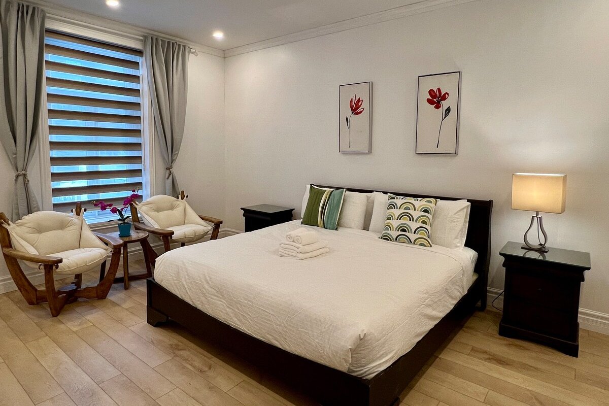 MTL downtown 3BDR 3bath 1 parking (least 31 days) gallery image 5