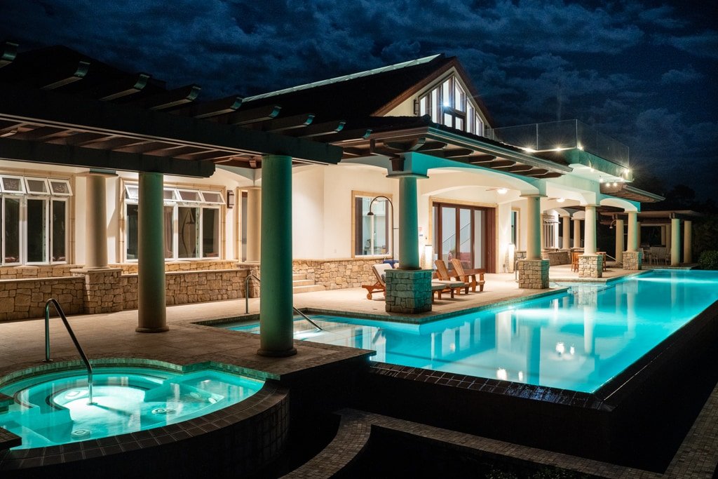 Luxury Kona Mansion: Infinity Pool & Epic Views gallery image 3