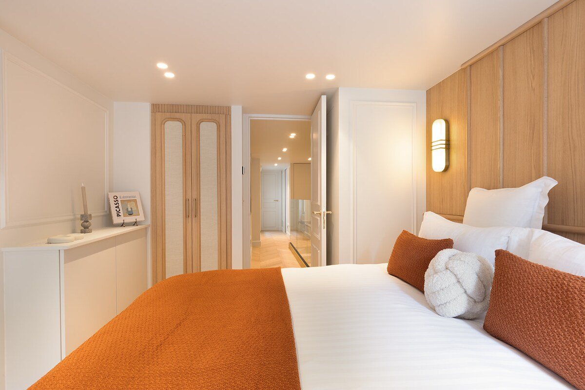 An Exclusive 3-BR/3BA with Services in Louvre gallery image 5