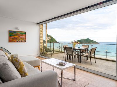 Miraconcha, frente a la playa, vistas y parking.