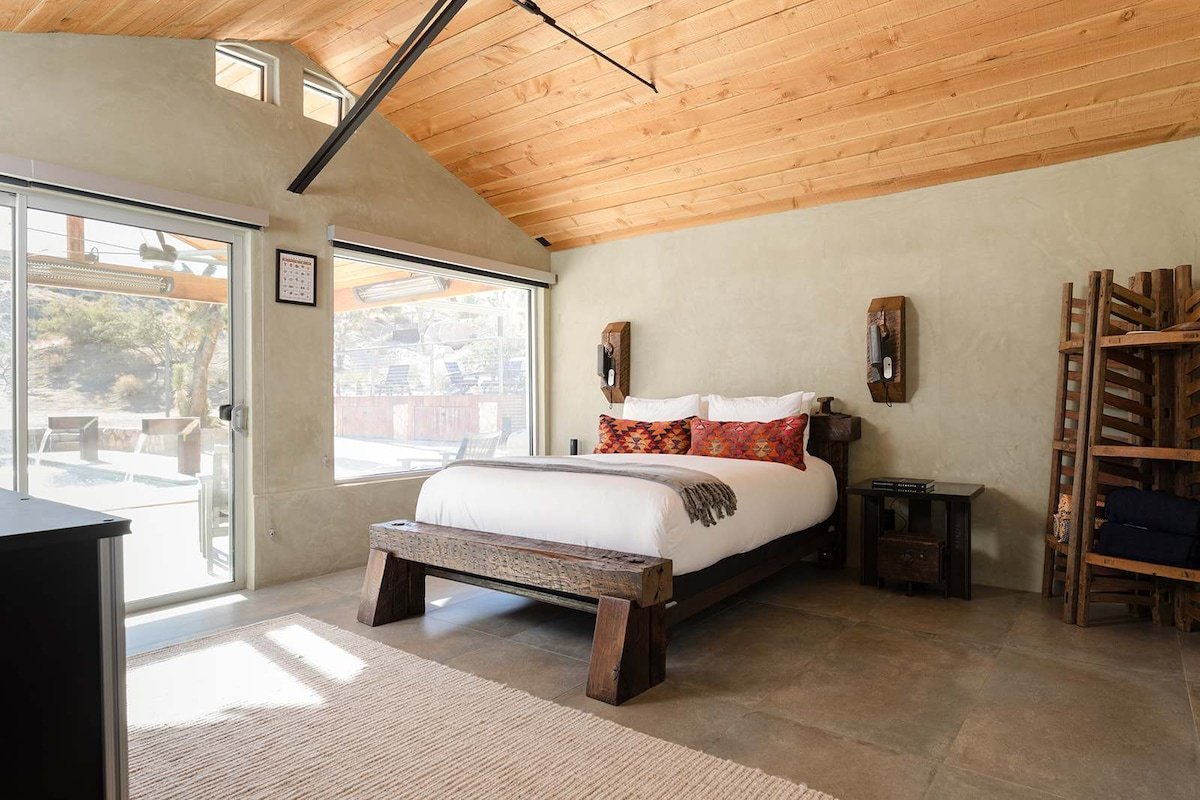 Unexpected-Secluded Desert Oasis gallery image 3