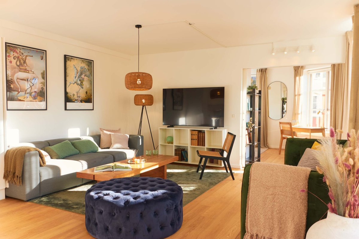 Stunning 2 BR Home on Nyhavn w/Private Balcony