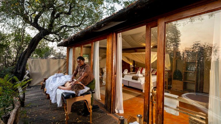 Mukambi Safari Lodge Luxury Tent