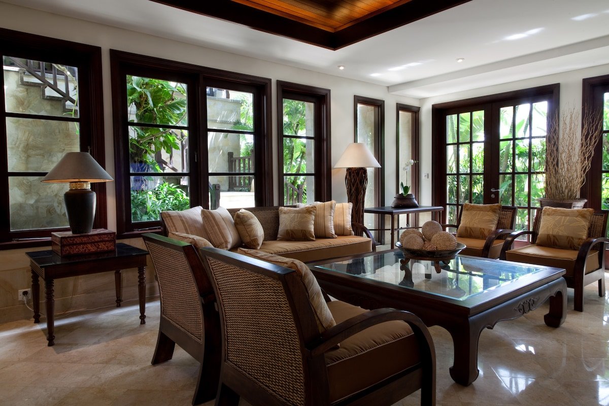 5 Bedroom Luxury Oceanfront Villa in Tanah Lot gallery image 2