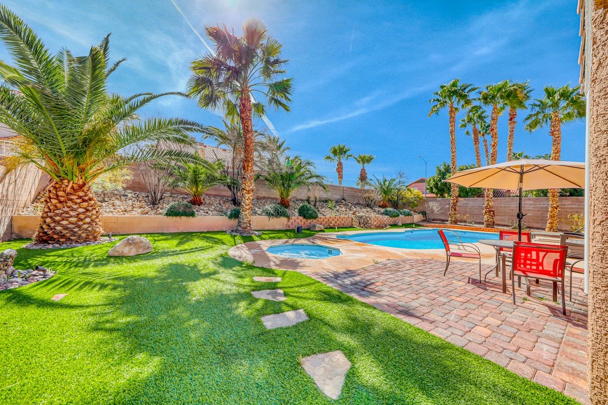 Spacious 5BR: Mins from LV Strip gallery image 3