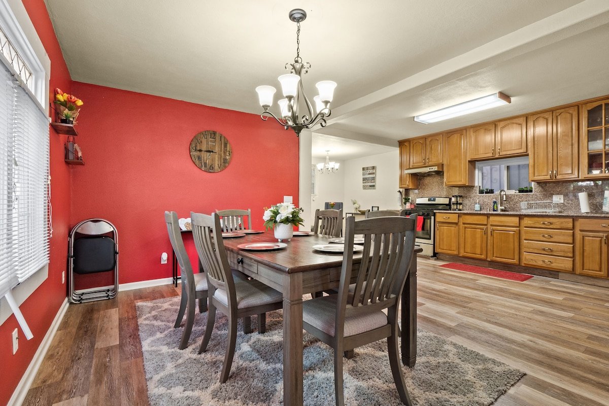 Spacious Home in Oakland gallery image 4