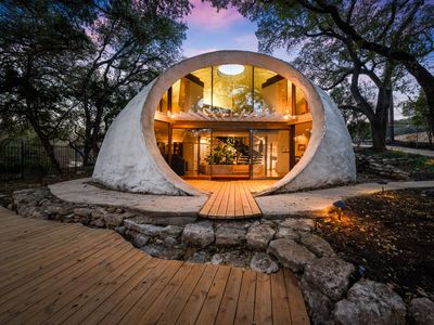 The DOME House ~An Iconic Stay on Lake Austin~
