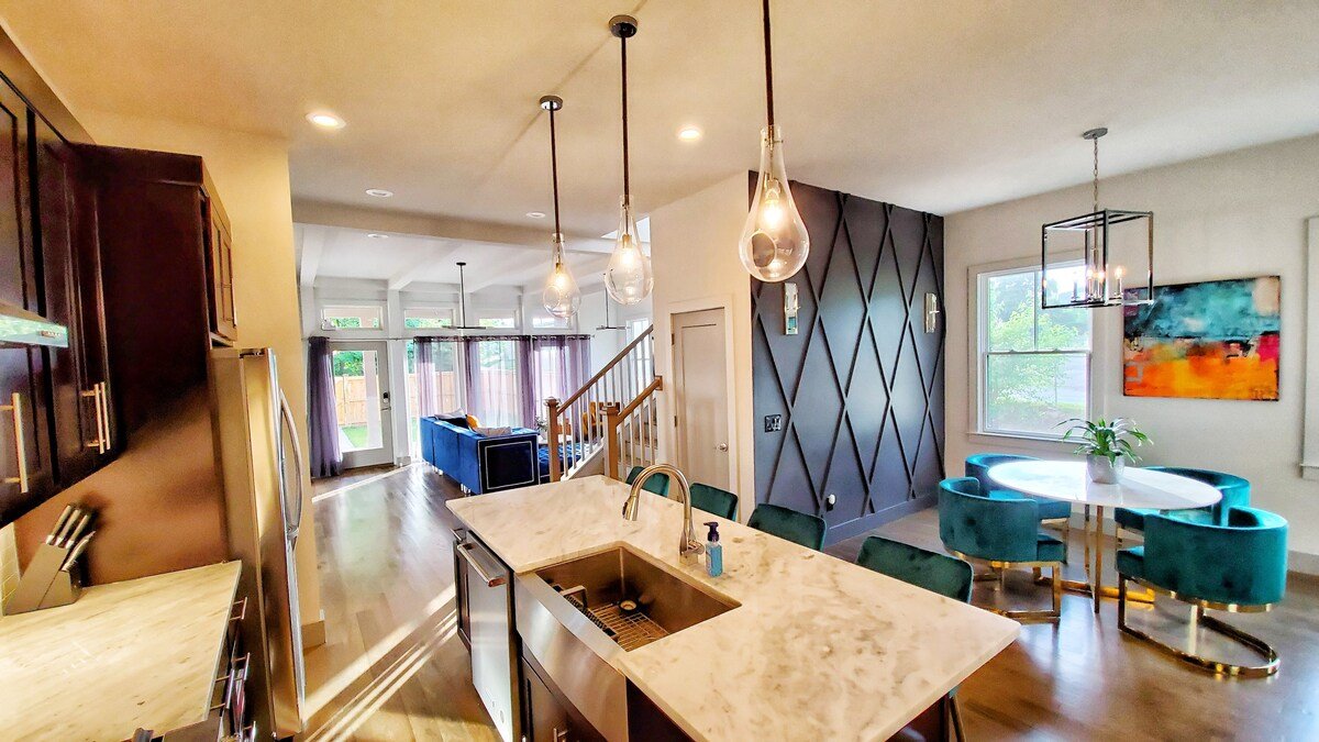 Rooftop Paradise – 1 Mile to Broadway – Sleeps 12 gallery image 5