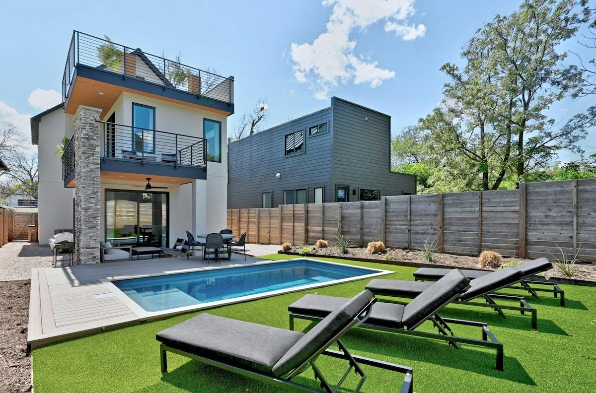 Stunning New Modern Perfection With Pool Oasis! gallery image 3