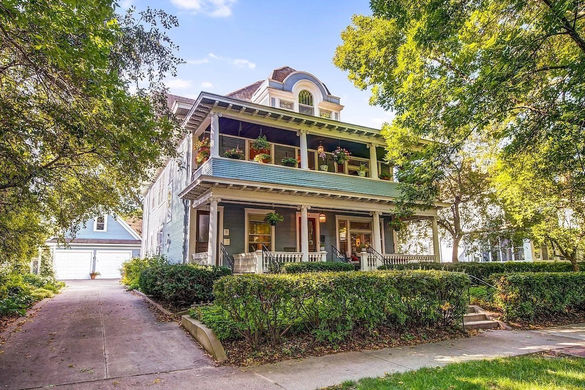 MINNeSTAY* The Fitzgerald | Vintage gallery image 2