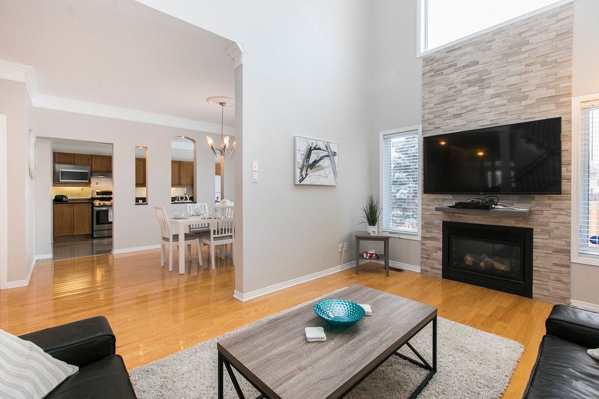 KASHY HOMES-Ravishing 3 story home near DT&Airport gallery image 4