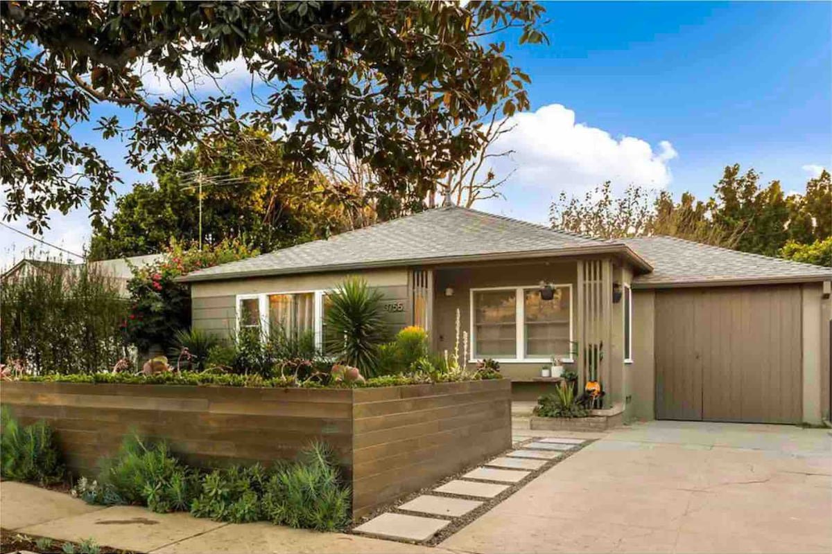 Perfect central location, peaceful outdoor spaces gallery image 2