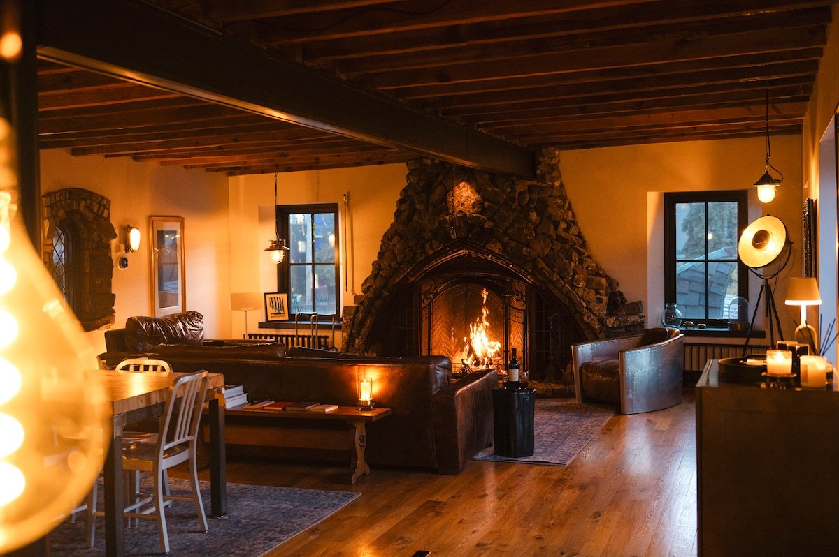 Blacksmith House @ US Bank Stadium | Top 1% Airbnb gallery image 3