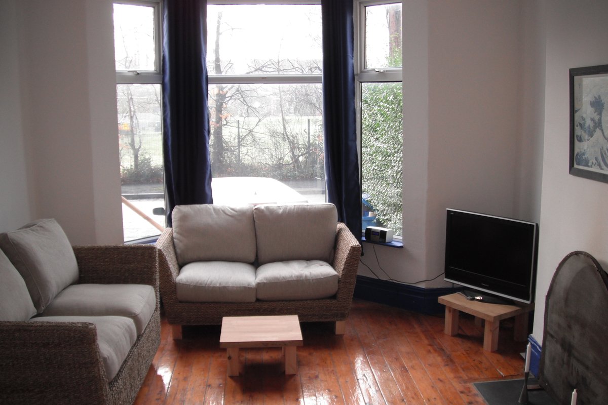 Large stylish 5 bedroom (3 en-suite) house