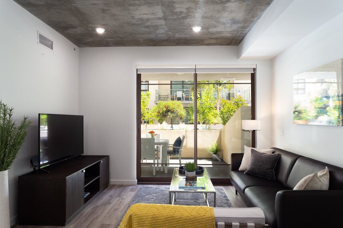 Upscale 4BR Apartment in Prime Location gallery image 3