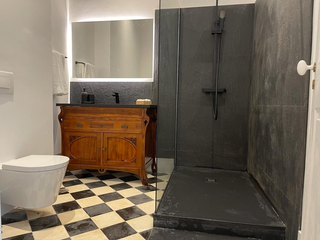 Modern 3BR Apt. in the Heart of Lisbon gallery image 5