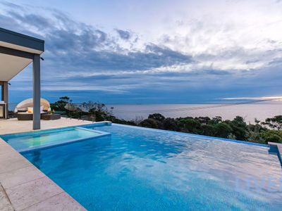 The Ocean’s Edge, Luxury Entertainer with Views