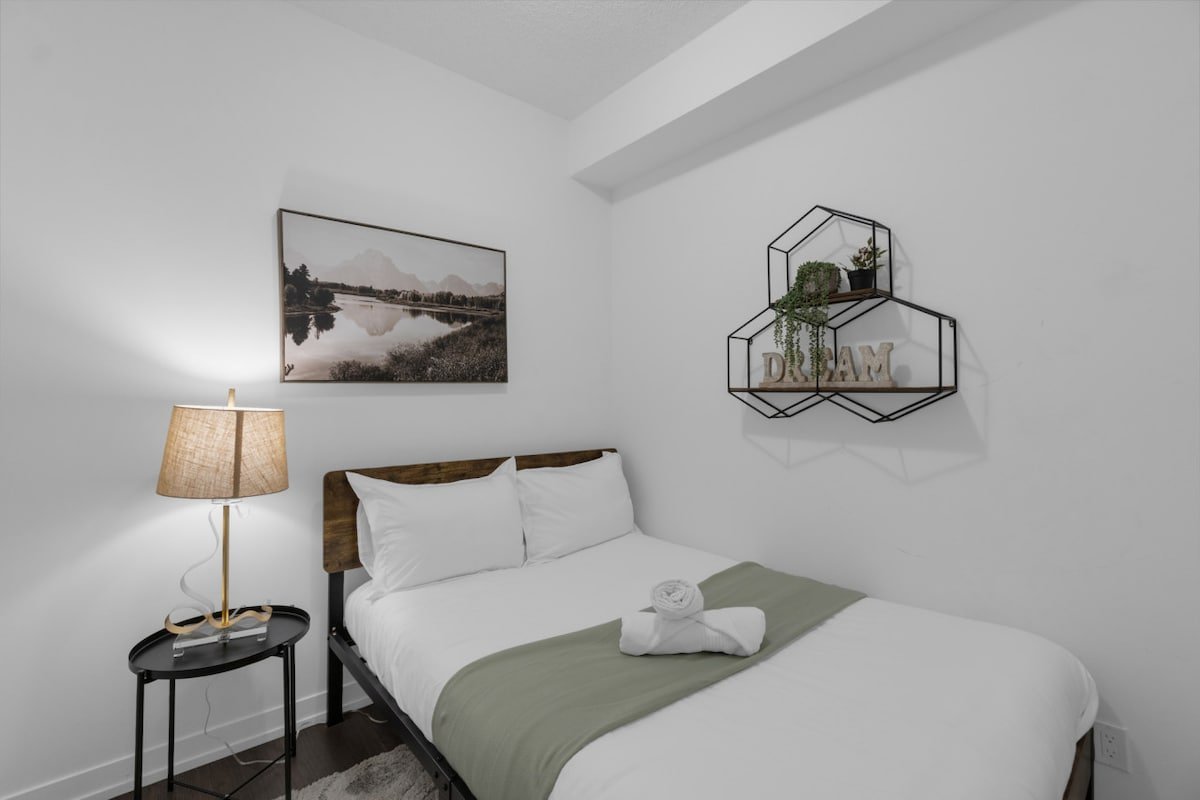 Spacious 3BR – Free Parking – 5 min walk to Subway gallery image 5