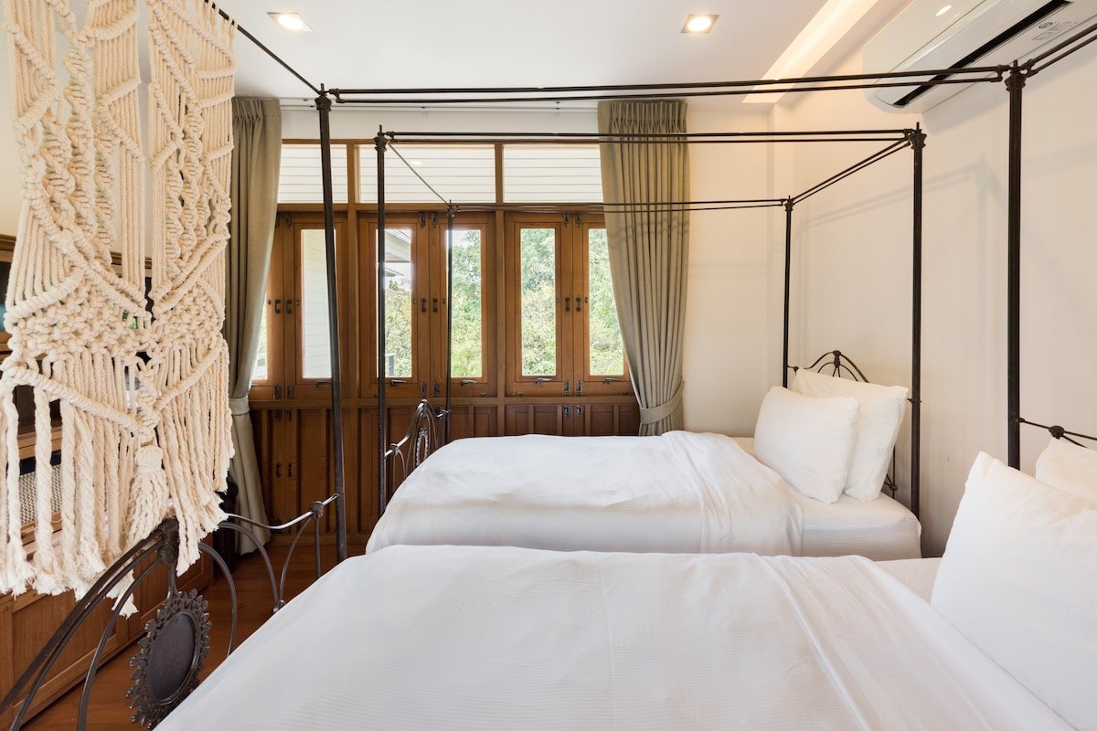 Charming Family Villa by the Canal in Bangkok gallery image 4