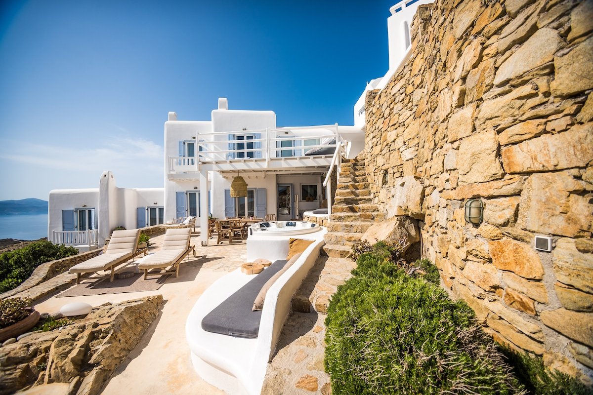 Adella Villa with Pool & Outdoor Jacuzzi gallery image 5